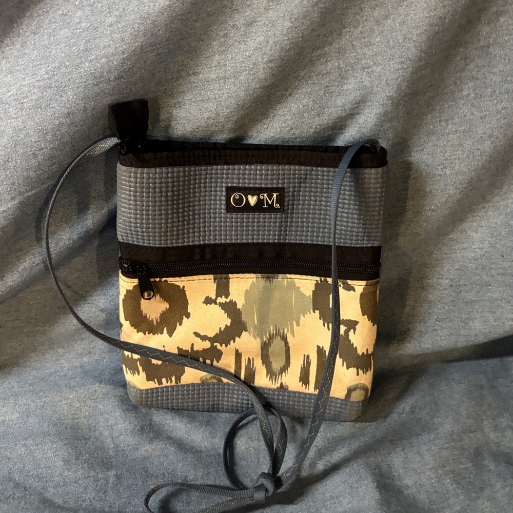 O ❤️M —O Loves M cross body
